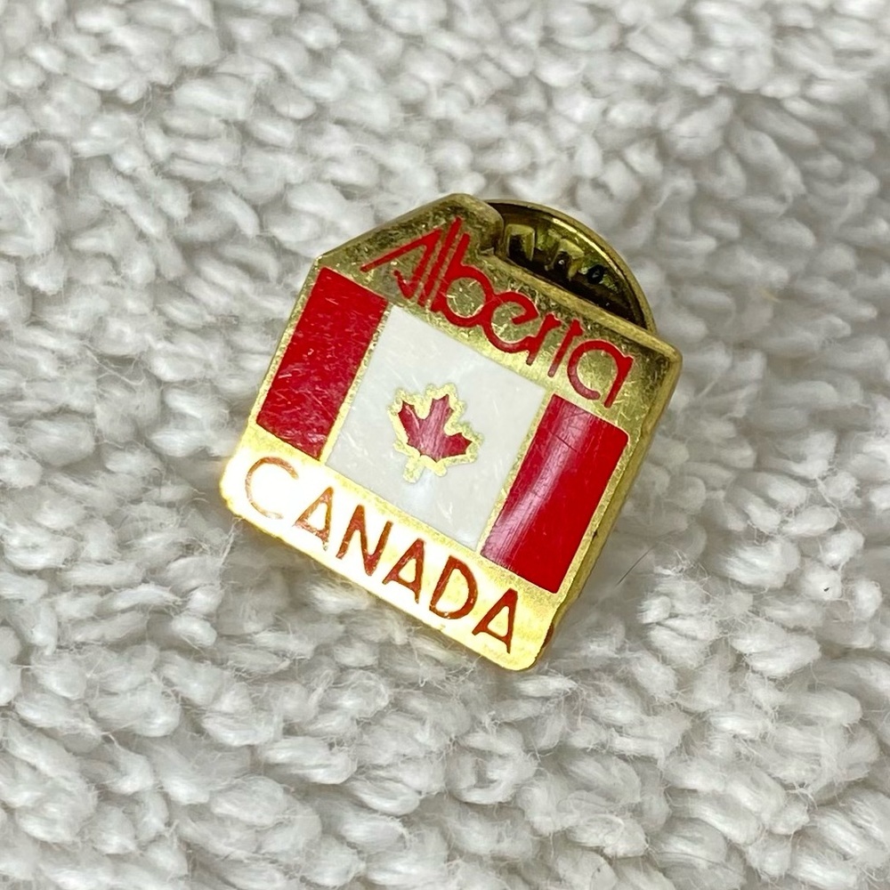5/$35 Vintage Alberta Canada Canadian Flag Souvenir Pin
